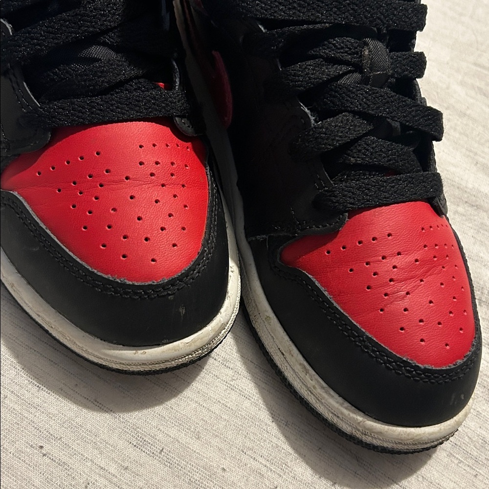 Boy’s Black & Red Air Jordan 1 Sneakers - Picture 3 of 7